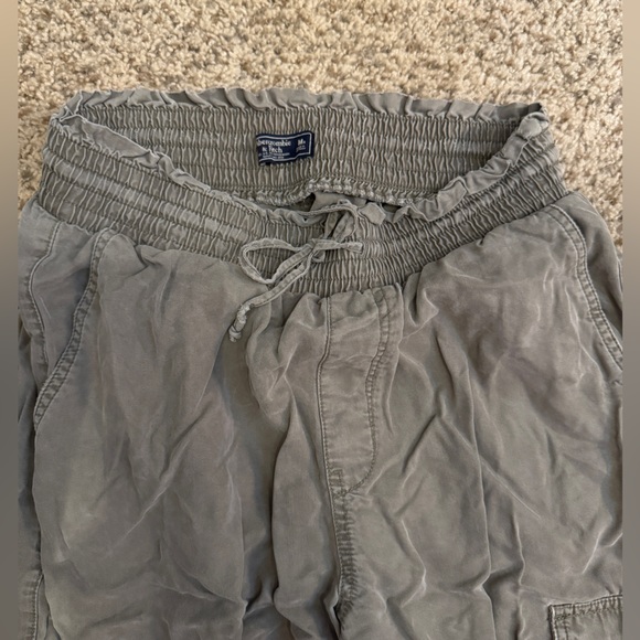 VERY CUTE ABERCROMBIE & FITCH CARGO JOGGER PANTS!! - Picture 3 of 10